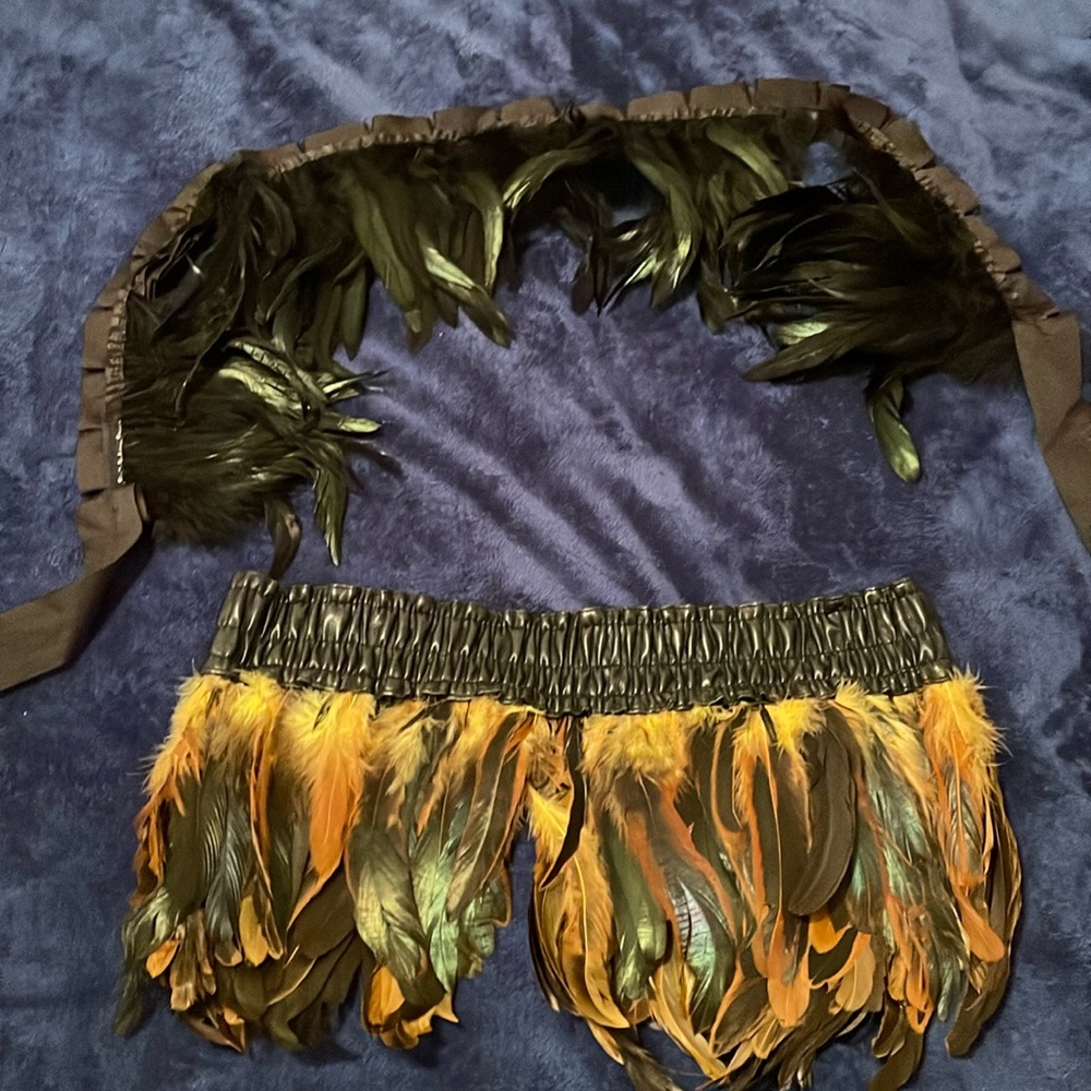 Feathers skirt and wing fits all
